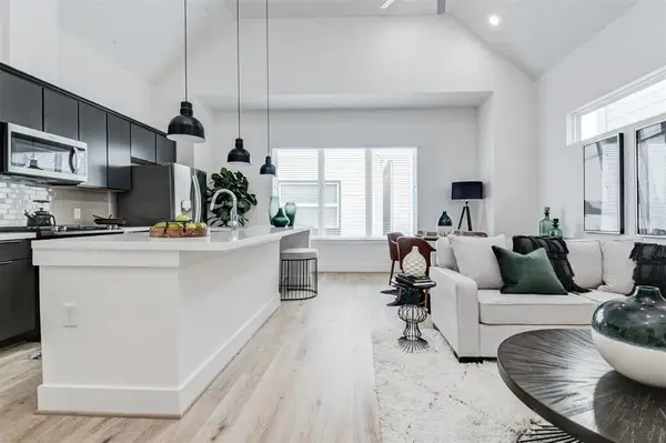 1218 W 24th Street #F, Houston, TX 77008