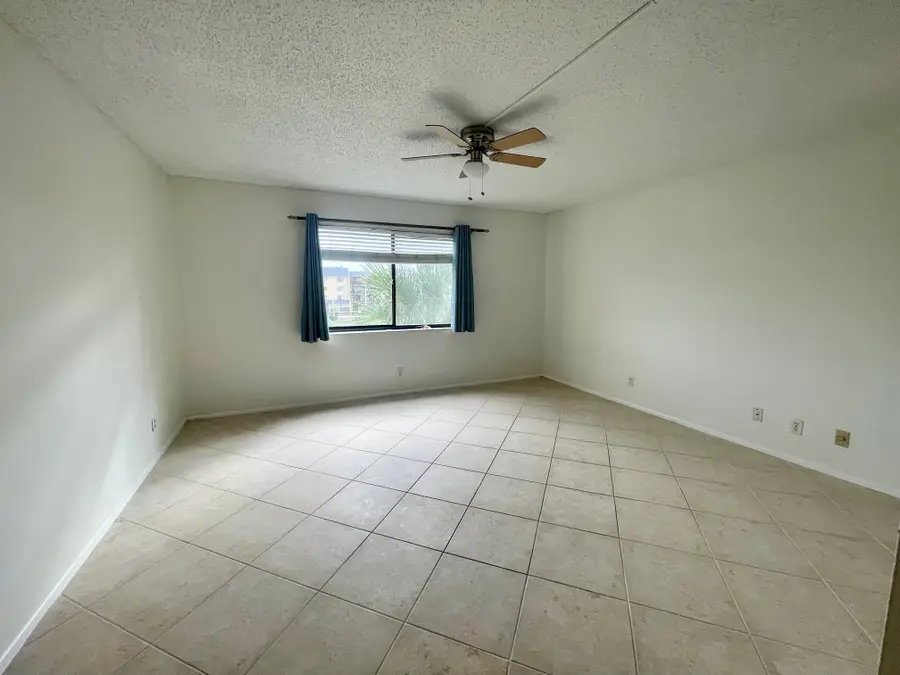 2786 Tennis Club Drive 404, West Palm Beach, FL 33417 - #3