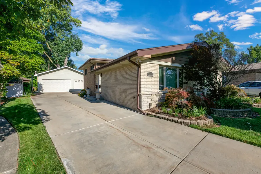 8606 Lillibet Terrace, Morton Grove, IL 60053 - #2