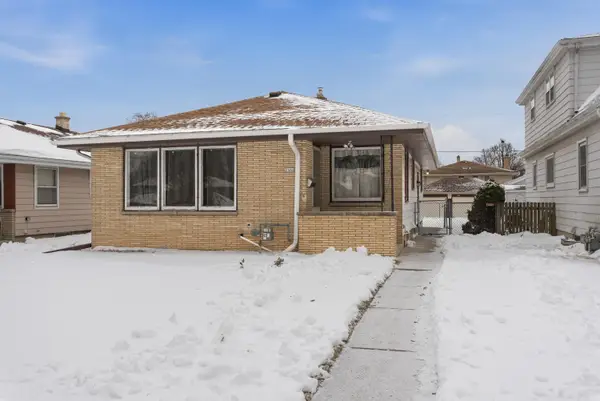 2468 S 61st St, West Allis, WI 53219