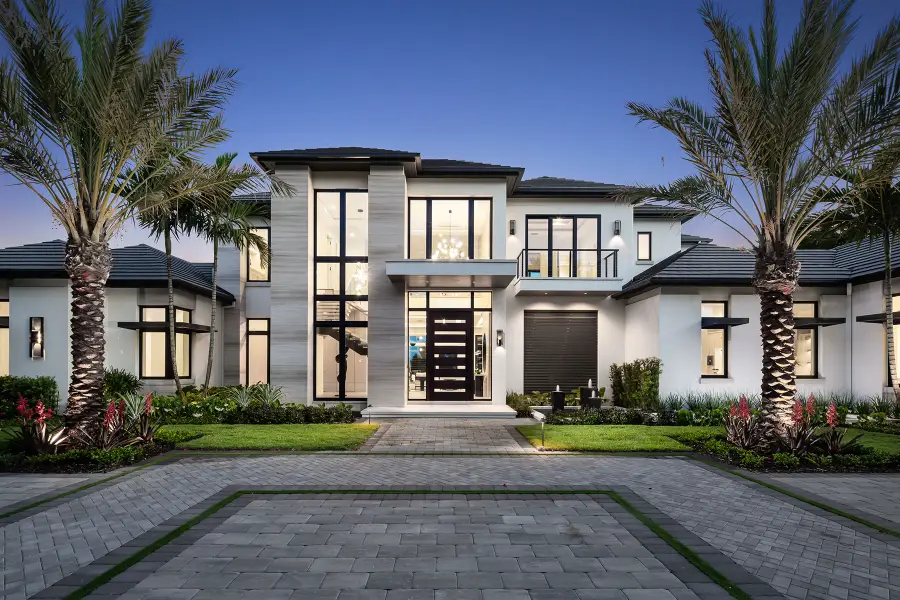 584 Banyan Boulevard, Naples, FL 34102 - Image #2