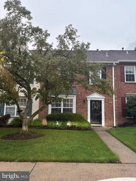 10 Lindsey Court, Franklin Park, NJ 08823