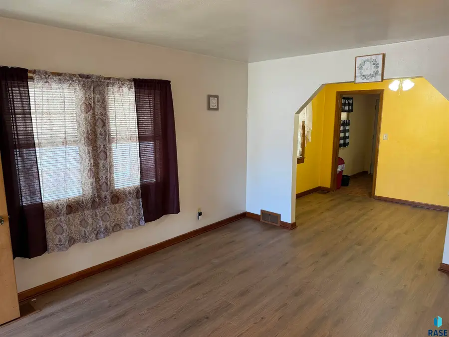 519 Wayland Ave Avenue, Sioux Falls, SD 57103 - #2