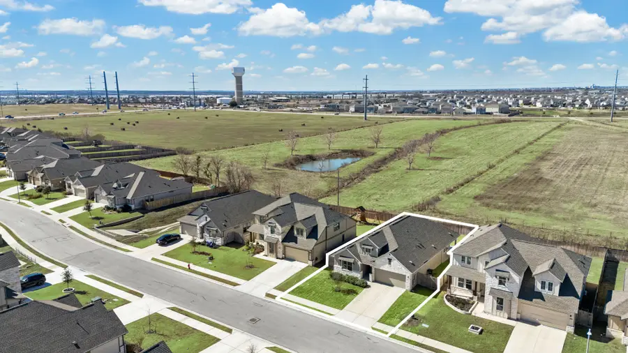 310 Westfield St, Hutto, TX 78634 - #2