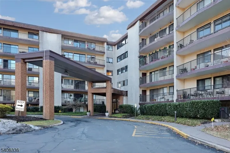 521 Piermont Avenue 403A, River Vale, NJ 07675 - Image #3