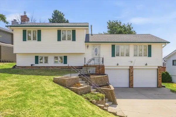 9517 Sprague Street, Omaha, NE 68134