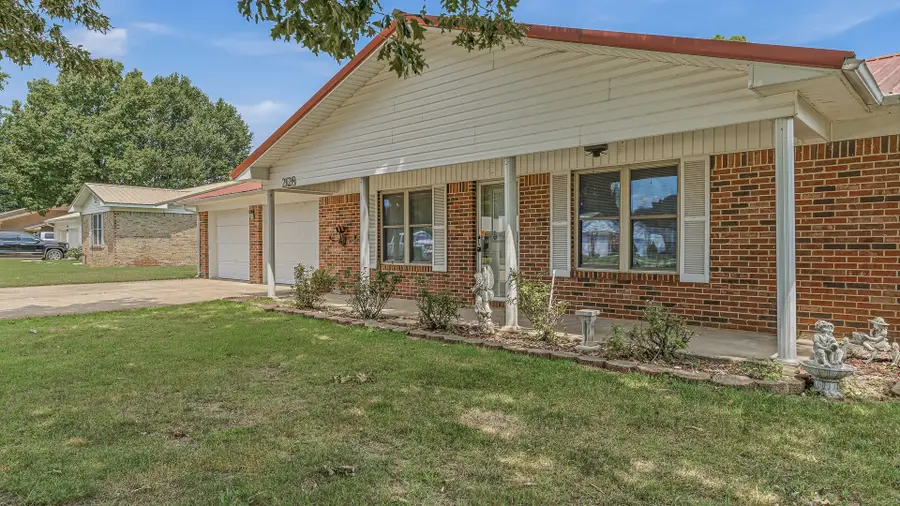 2128 Eastwood Avenue, Kennett, MO 63857 - #2
