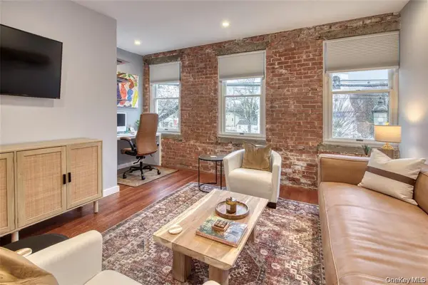 53995 Route 25 Unit #Apt 1, Southold, NY 11971