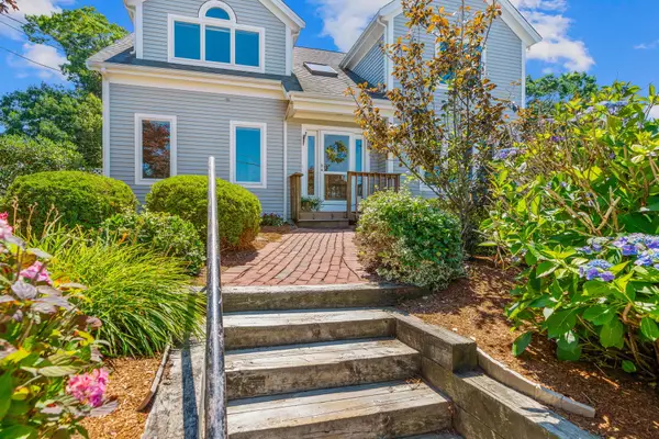 24 Bluff Ave, Mashpee, MA 02649