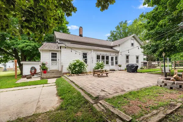 613 County Highway H, Farmington, WI 53021