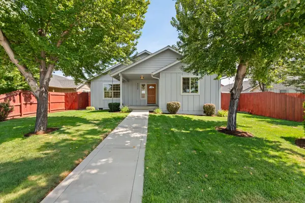 2330 NW 10th Street, Redmond, OR 97756