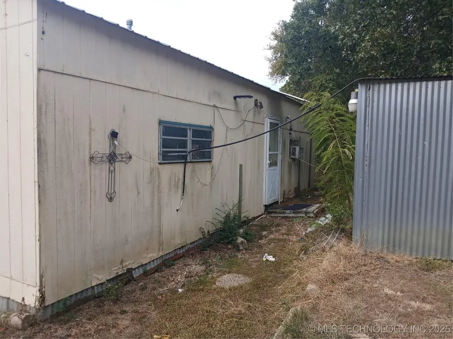 1079 Harbor Drive, Checotah, OK 74426 - Image #2