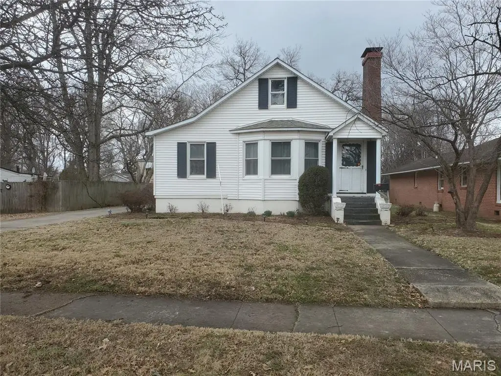 1206 E Commercial, Charleston, MO 63834 - #1