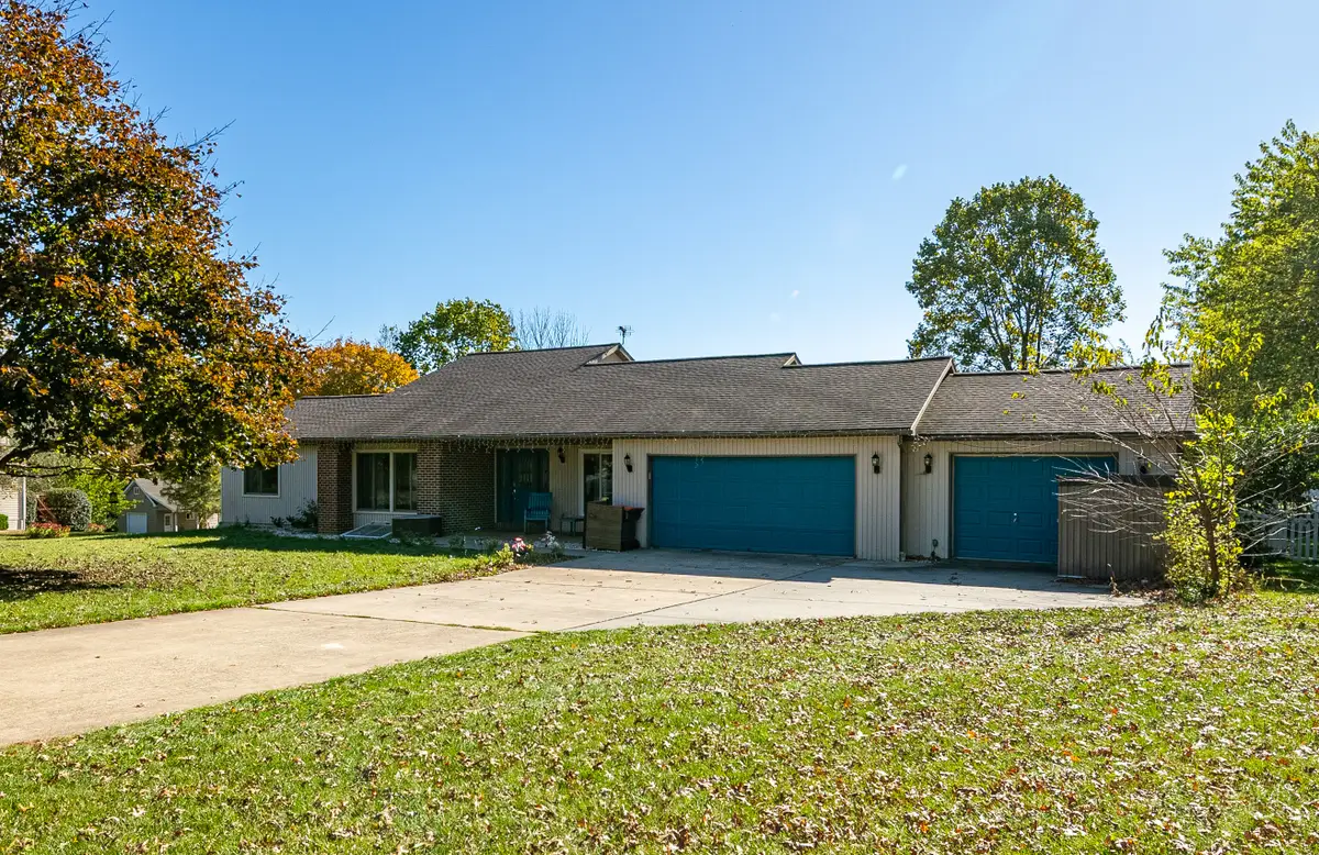 16 Mellon School Ln, Fleetwood, PA 19522 - Image #1