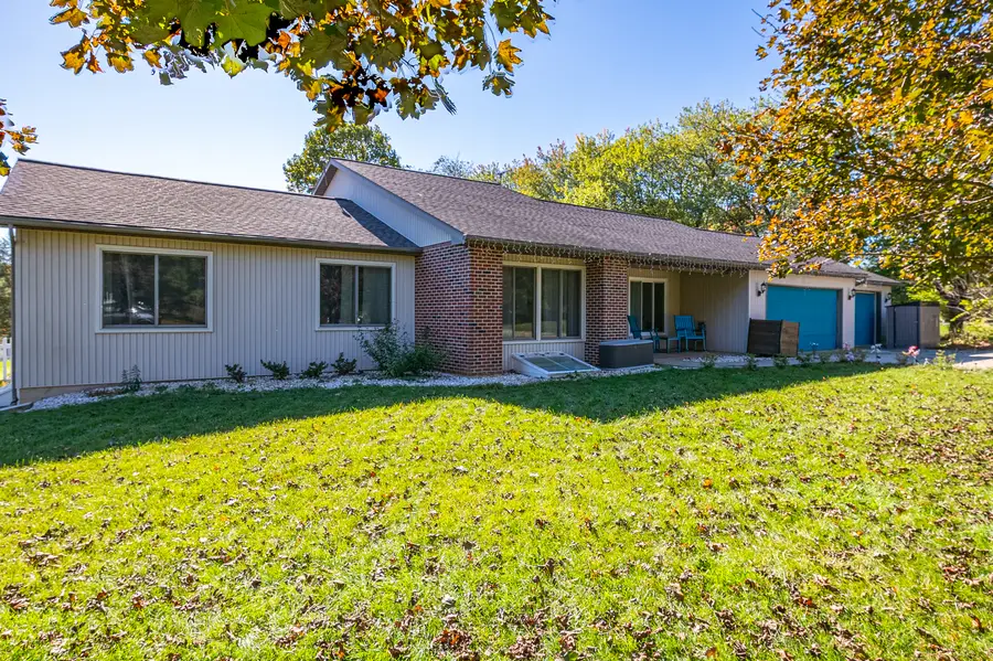 16 Mellon School Ln, Fleetwood, PA 19522 - Image #2