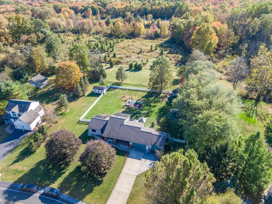 16 Mellon School Ln, Fleetwood, PA 19522 - Image #3