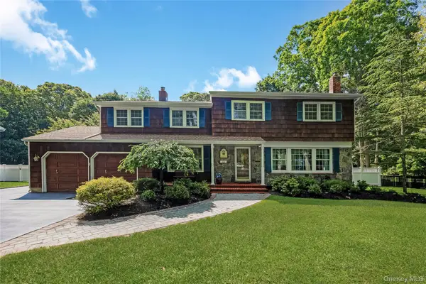 28 Cygnet Drive, Smithtown, NY 11787