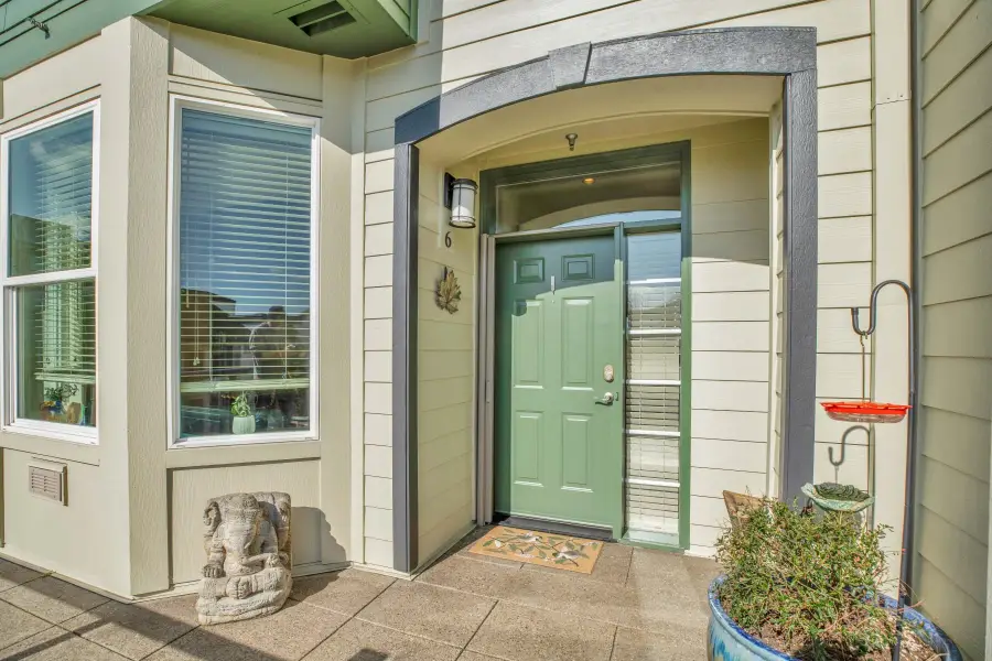 905 N Harbour Dr #6, Portland, OR 97217 - Image #2