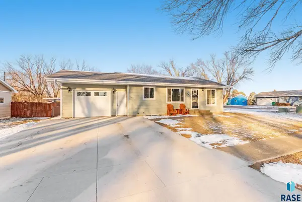 1120 Blaine St, Larchwood, IA 51241
