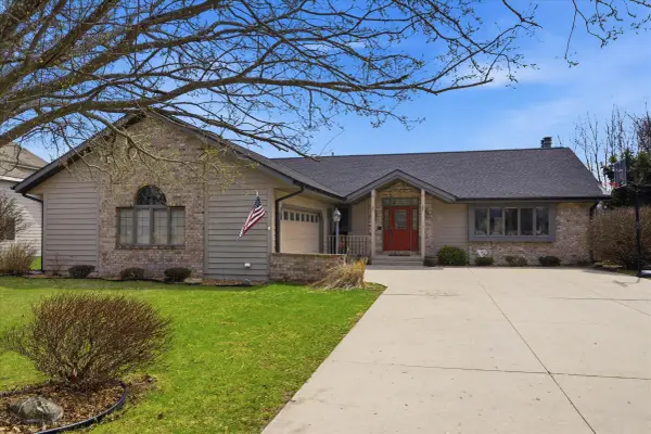 2029 White Pine Ln, Sheboygan, WI 53083