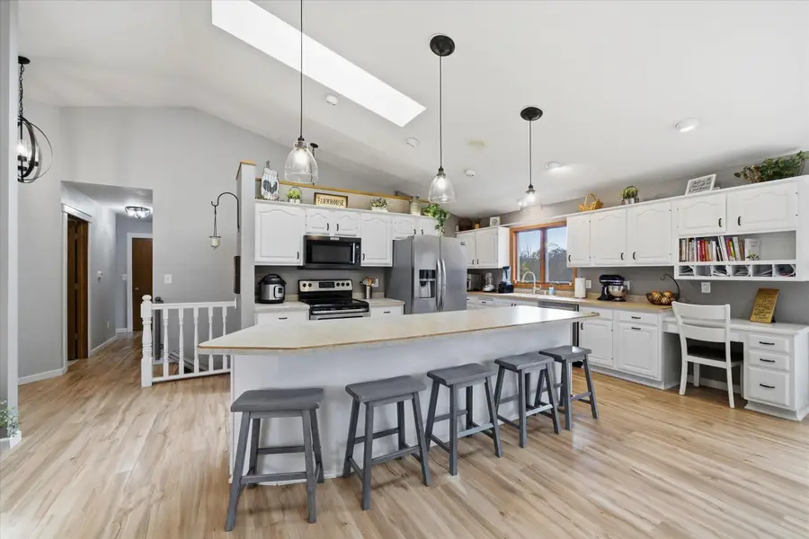 2029 White Pine Ln, Sheboygan, WI 53083 - #2