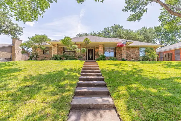 2017 Wellington Drive, Grand Prairie, TX 75051