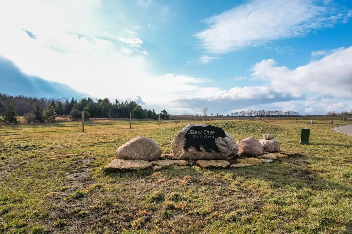 718 Kodiak Drive Nw, Stewartville, MN 55976 - Image #1