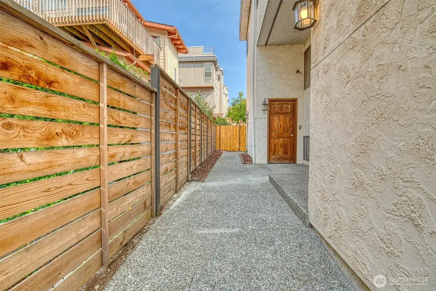 1006 N 43rd Street #201, Seattle, WA 98103 - #2