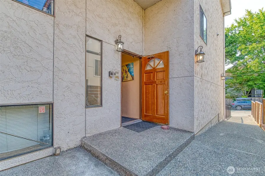 1006 N 43rd Street #201, Seattle, WA 98103 - #3