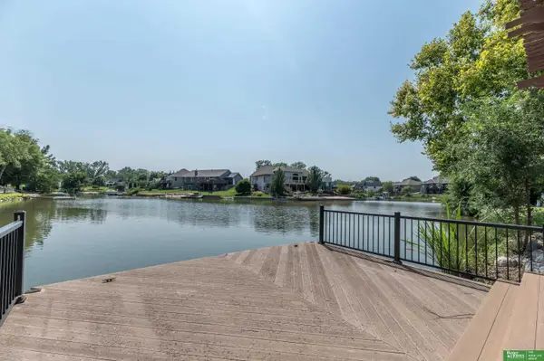 2713 Lakeview Circle, Plattsmouth, NE 68048