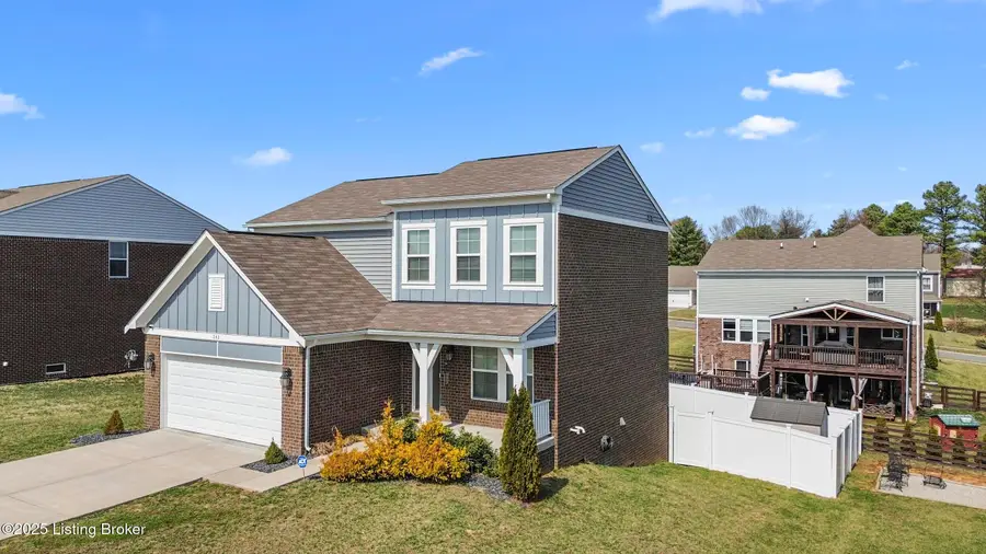 242 Magnolia Dr, Shepherdsville, KY 40165 - Image #3