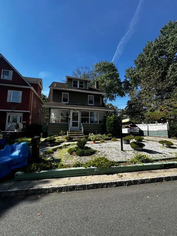 9 Halcyon Pl, Bloomfield Twp., NJ 07003