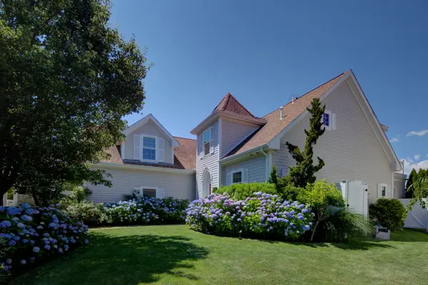 34 Wimbledon Circle, Portsmouth, RI 02871
