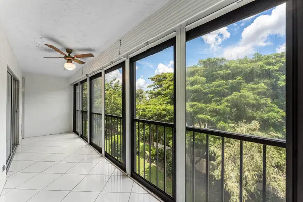 7301 Amberly Lane #402, Delray Beach, FL 33446