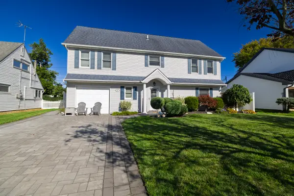 27 Welcome Lane, Wantagh, NY 11793