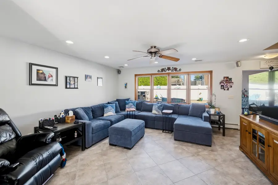 27 Welcome Lane, Wantagh, NY 11793 - #3