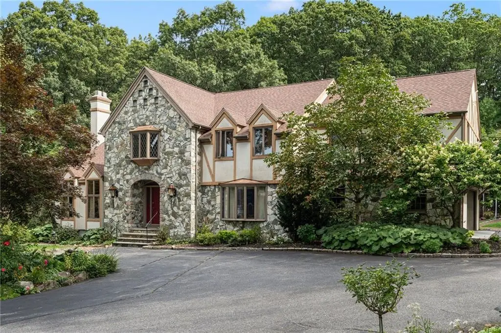 2 Lancers Lane, Lincoln, RI 02865 - #1