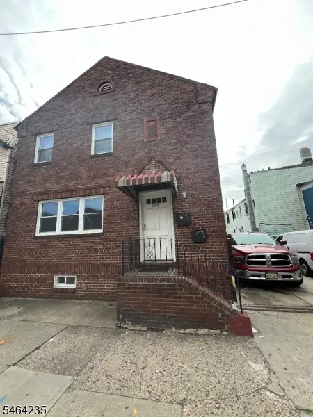 190 Jefferson St, Newark City, NJ 07105-1622