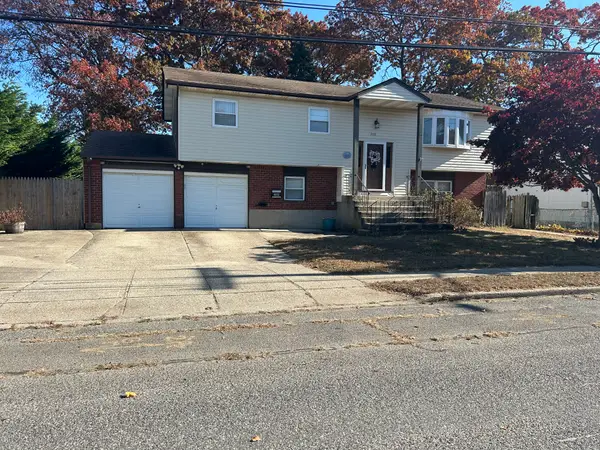 208 S 10th Street, Lindenhurst, NY 11757