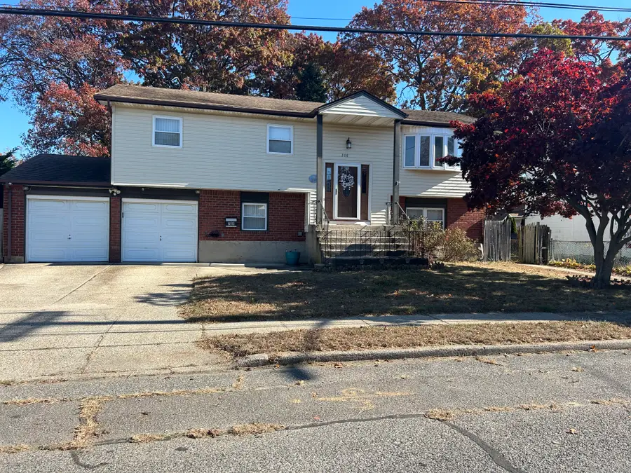 208 S 10th Street, Lindenhurst, NY 11757 - Image #3