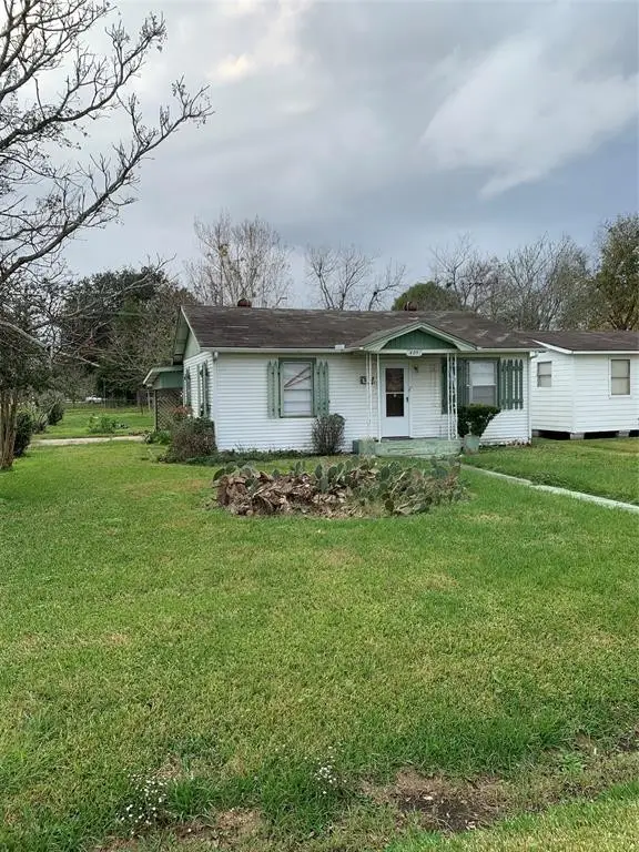 407 N Parrish Street, Angleton, TX 77566