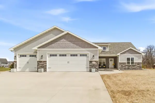 N1002 Alexandra Way, GREENVILLE, WI 54942