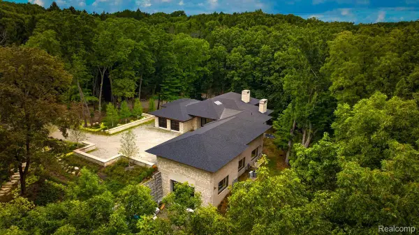 3075 High Hillcrest Drive, Howell, MI 48843