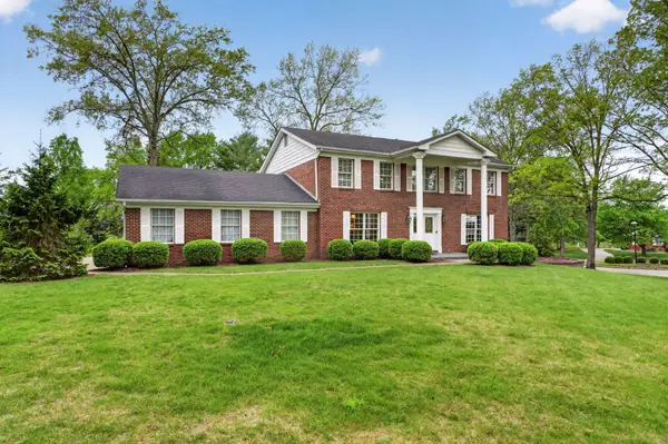 1645 Mason Knoll Road, Town and Country, MO 63131