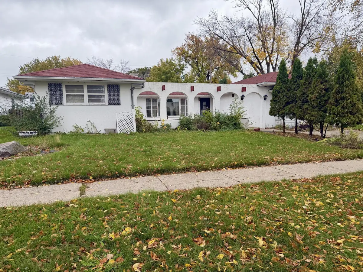 1502 Elm Street N, Fargo, ND 58102 - #1