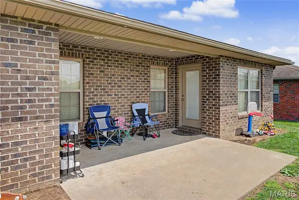 429/431 W Deerwood Drive, Jackson, MO 63755