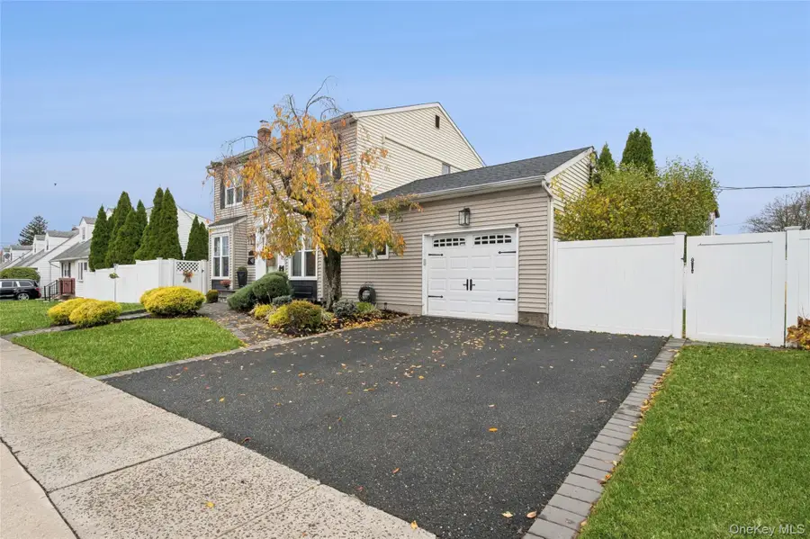 62 14th Street, Hicksville, NY 11801 - Image #2