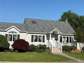 104 Phyllis Drive, Lindenhurst, NY 11757 - #2