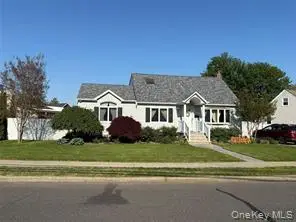 104 Phyllis Drive, Lindenhurst, NY 11757 - #3