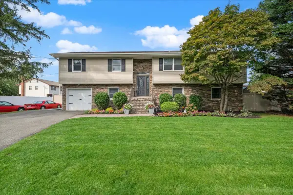 14 Sycamore Avenue, Bethpage, NY 11714